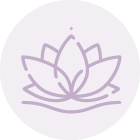 Logo de Sophrologue Praticienne, une fleur de lotus violette sur fond blanc.